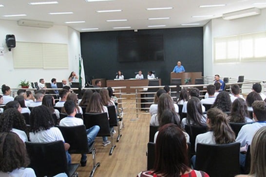 Câmara recebe primeira visita do projeto Juventude Cidadã em 2019