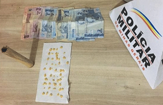 Jovem é preso com 50 pedras de crack no bairro São Pedro