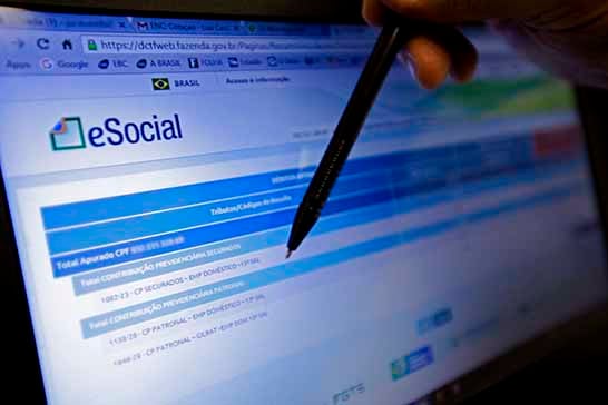 Empresas do Simples terão de inscrever empregado no eSocial