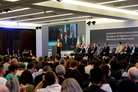 Romeu Zema participa de seminário internacional sobre barragens de rejeitos e debate o futuro da mineração em Minas