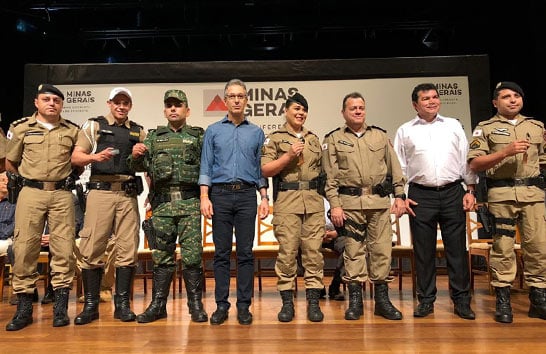 Romeu Zema realiza entrega de viaturas para reforço da segurança da região