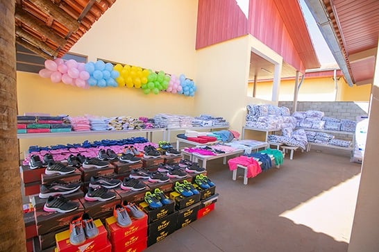 Prefeitura entrega objetos pessoais para moradores da Casa Lar, Casa Abrigo
