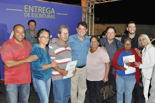 Prefeitura entrega escrituras para 200 famílias no Abolição