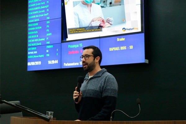 Raphael Rios estimula criação de agenda para debater abertura do curso de Odontologia no Uniaraxá