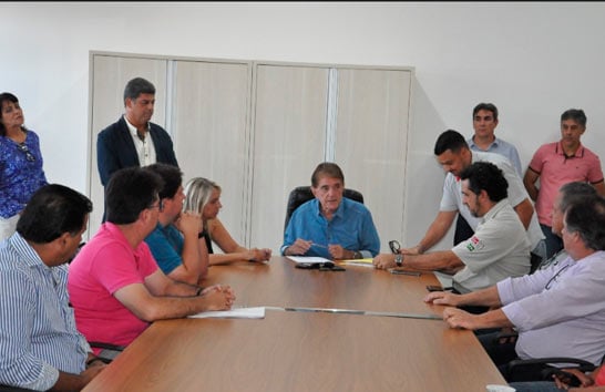 Prefeito assina contrato e ordem de serviço para a construção do viaduto da Rua Uberaba