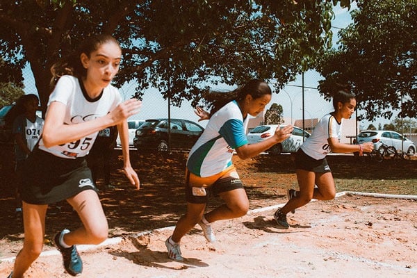 Atletismo e natação abrem os Jogos Dominicanos; confira os resultados