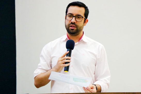 Raphael Rios acompanha manutenção e reparos na Escola Dona Gabriela