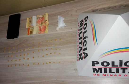 PM apreende mais de 65 pedras de crack no bairro Alvorada