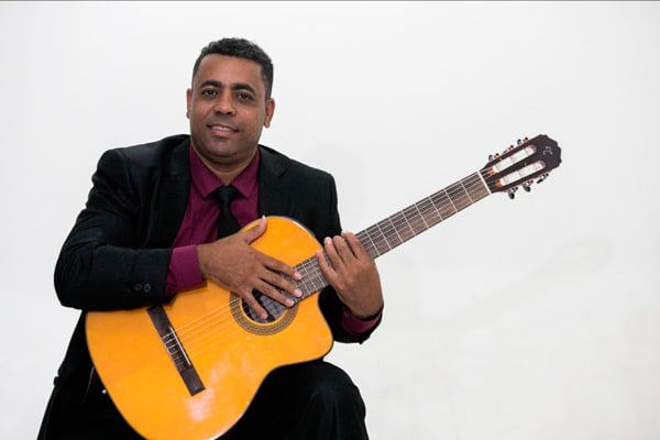 Músico araxaense prestigia Araxá e Uberlândia com o melhor da música instrumental