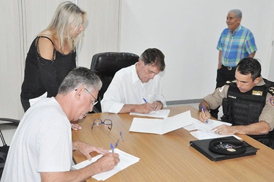 Prefeito Aracely assina convênio com a PM para terminar a Transitolândia