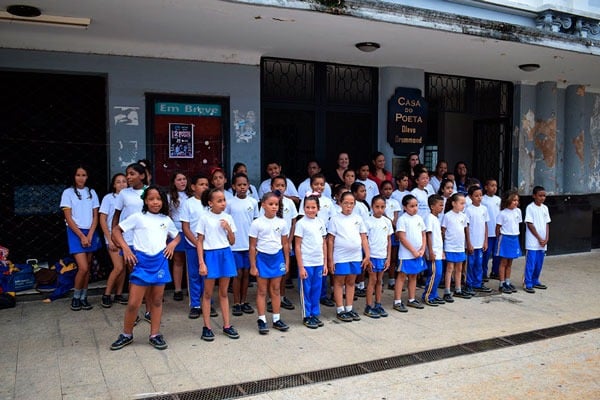 FestNatal Araxá inicia apresentações itinerantes do Coral Doce Melodia