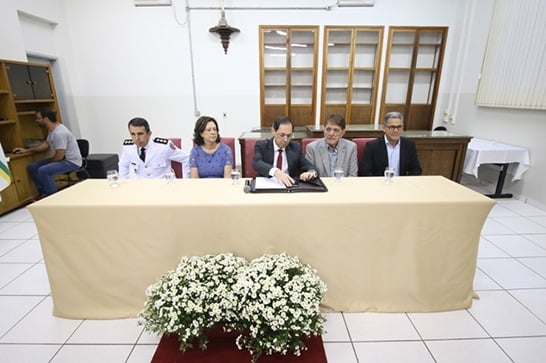 Prefeito Aracely prestigia solenidade de entrega da Medalha Desembargador Hélio Costa