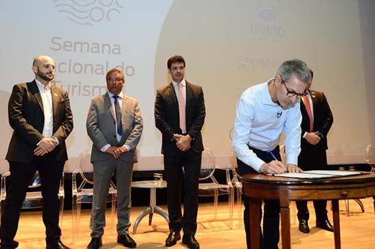 Romeu Zema destaca importância do turismo para dinamizar economia de Minas