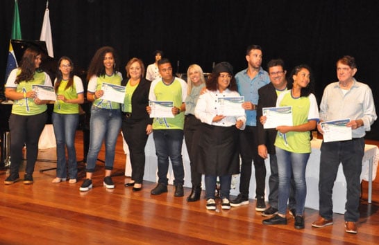 Prefeitura em parceria com Instituto Apreender qualifica mais de 230 jovens
