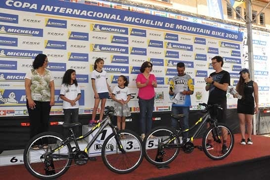 Estudantes da rede municipal de ensino são premiados na CIMTB