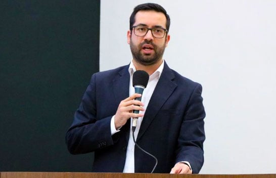 Raphael Rios questiona falta de medicamentos na Farmácia Municipal