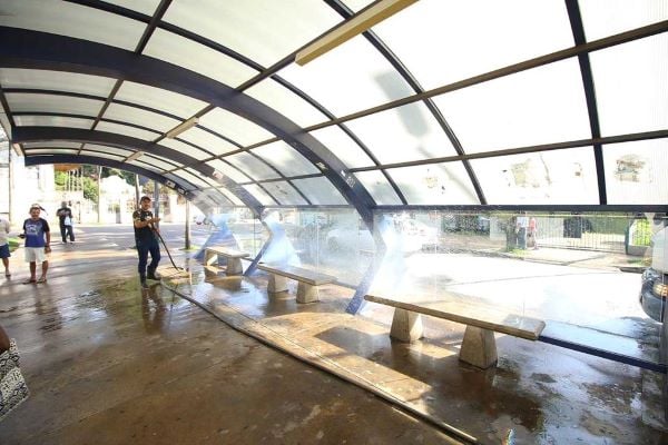 Prefeitura de Araxá inicia a desinfecção de áreas com maior aglomeração de pessoas