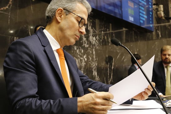 Romeu Zema sanciona seis projetos de lei relacionados à pandemia de coronavírus