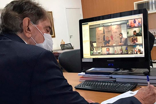 Prefeito participa de videoconferência com governador sobre enfrentamento ao coronavírus