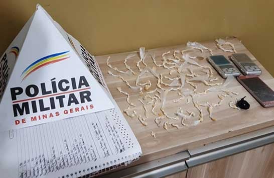 PM apreende maconha e crack no Centro