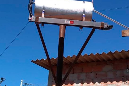 Famílias carentes de Araxá recebem sistemas de aquecimento solar