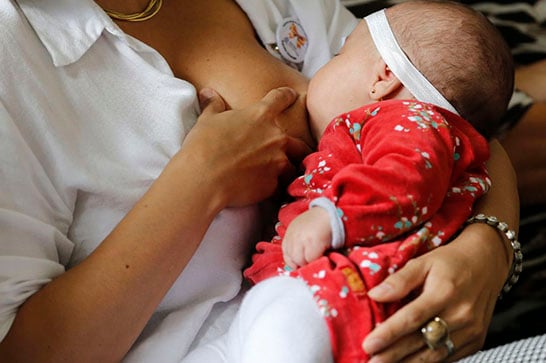 Menos da metade dos bebês foram amamentados apenas com leite materno