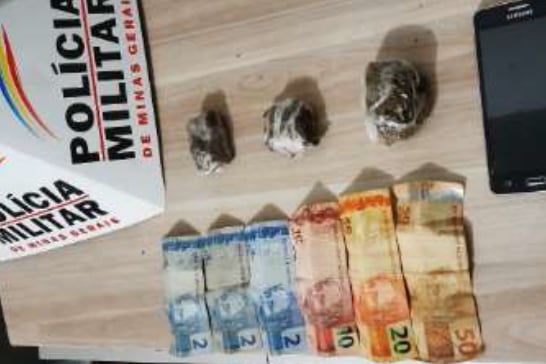 PM localiza maconha com passageiro de moto durante operação no bairro Ana Pinto de Almeida