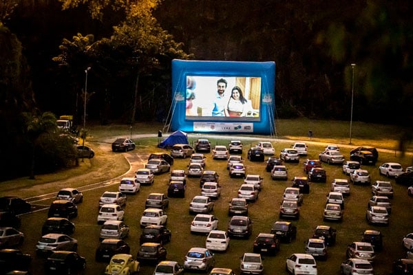 Araxá recebe cinema drive-in com sessões gratuitas