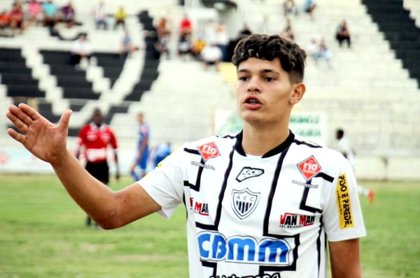 Ex-artilheiro do Ganso, Marcus Molinari, morre em acidente aéreo envolvendo seis pessoas