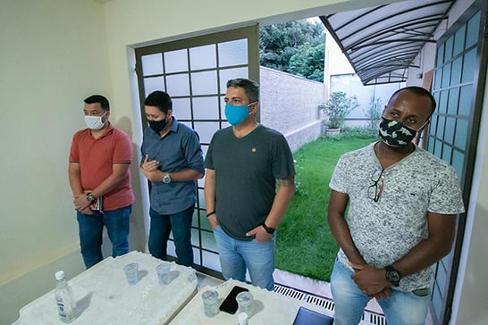 Reunião discute situação do ginásio do bairro Parque das Flores
