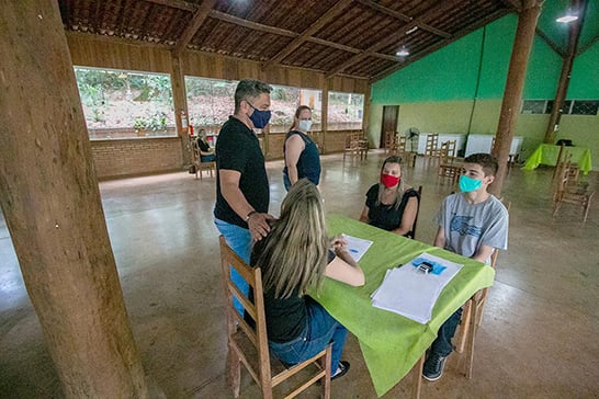Mais de 300 adolescentes são entrevistados para ingresso no Projeto Pequeno Jardineiro