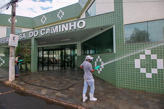 Prefeitura realiza higienização de locais públicos para conter avanço da Covid-19