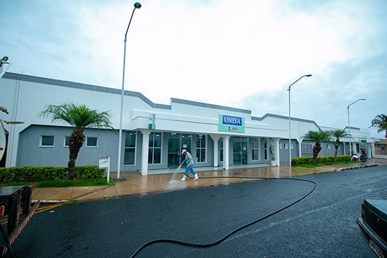 Prefeitura higieniza Unidades de Saúde para vacinação de idosos acima de 90 anos