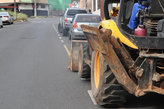 Trânsito interrompido em pontos do Centro e do bairro Francisco Duarte para reparos