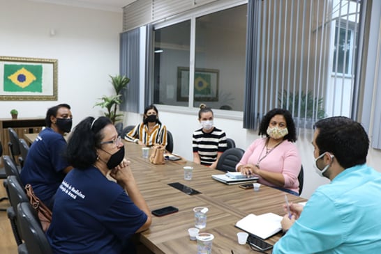 Raphael Rios debate atendimento e ações para autistas com a Associação A&+ e coordenadora da Saúde Mental