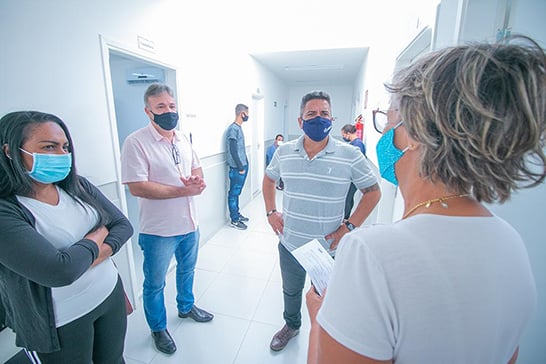 Prefeitura recebe demandas da população e servidores durante visita à Unisul