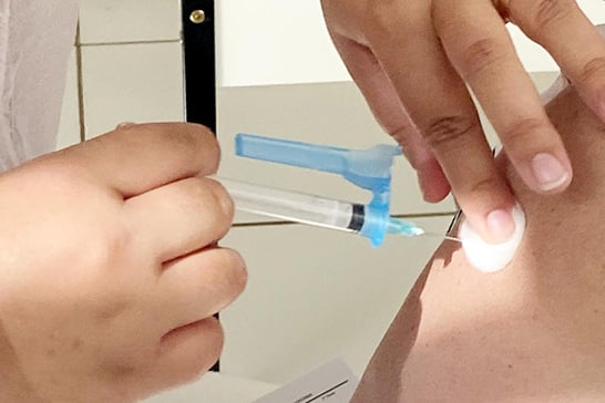 Araxá realiza aplicação da 2ª dose da vacina em idosos com 78 e 79 anos