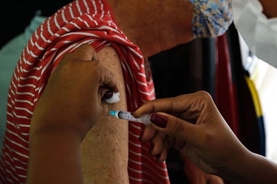 Anvisa alerta para evitar a mistura de vacinas nas diferentes doses