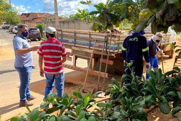 Empresa vencedora de licitação inicia serviço de limpeza e manutenção de vias públicas de Araxá