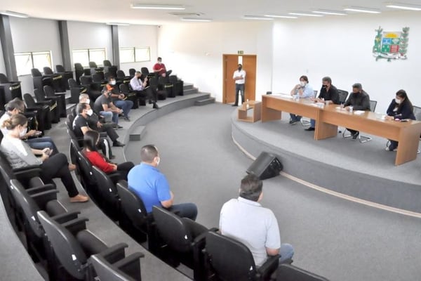 Home Diário 1 Prefeito reúne com comerciantes e explica Onda Roxa imposta pelo Estado