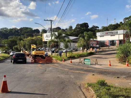 Trânsito interrompido na alameda de acesso à Capela de Nossa Senhora de Fátima