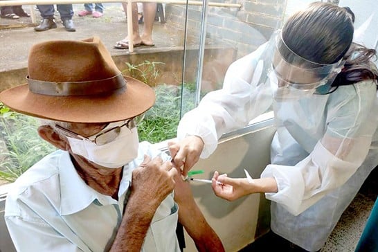 Prefeitura continua com a vacinação da 2ª dose em idosos de 70 a 84 anos nesta sexta