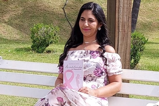 Araxaense Andreia Duarte lança livro “Acreditando no Impossível”