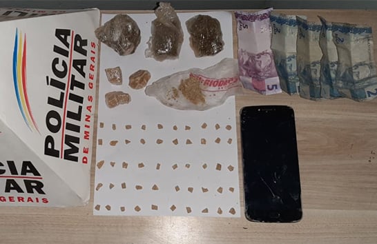 PM apreende adolescente com crack no bairro São Francisco