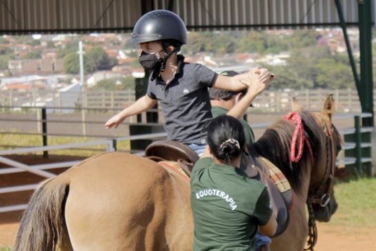 Prefeitura apoia tratamento com equoterapia para crianças e adolescentes
