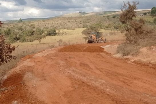 Prefeitura de Araxá atinge 700 quilômetros de estradas rurais recuperadas em cinco meses