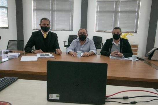 Prefeitura se reúne com a Cemig e traça estratégia para solucionar fios soltos em postes de Araxá