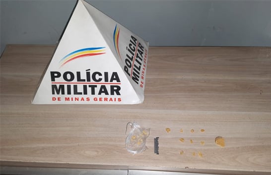 Mulher é presa com pedras de crack na rua Pará