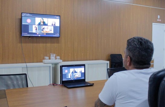Prefeito participa de reunião com servidores da Educação