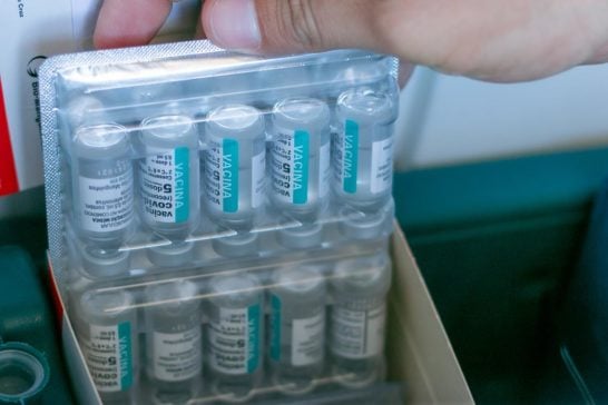 Araxá vacina pessoas de 42 anos nesta quarta; cronograma também contempla 2ª dose para idosos de 64 e 63 anos